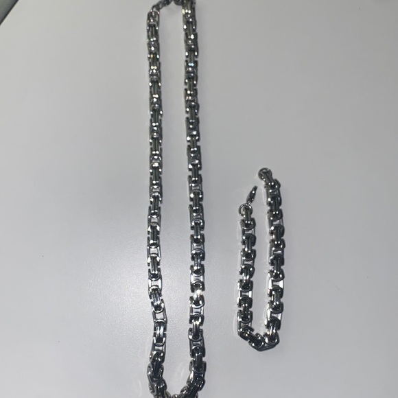 Men’s Stainless Steel U-Shaped Imperial Link Chain Necklace & Bracelet Set (8mm) - Picture 3 of 6